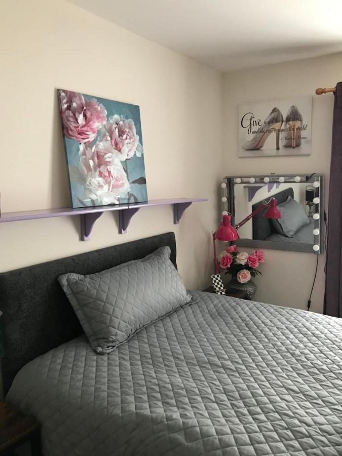 BushburyThe Glam Caveアパートメント エクステリア 写真