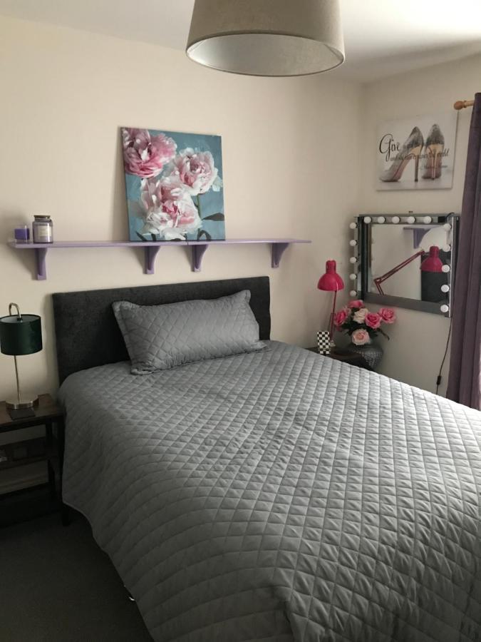 BushburyThe Glam Caveアパートメント エクステリア 写真