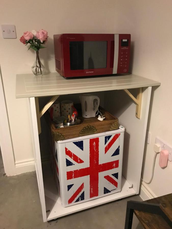 BushburyThe Glam Caveアパートメント エクステリア 写真