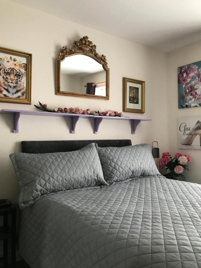 BushburyThe Glam Caveアパートメント エクステリア 写真